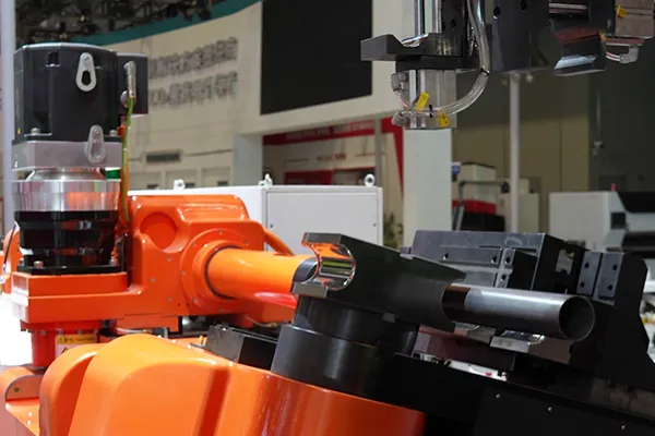 Mesin Pembengkok Tabung CNC (Tube Bending)
